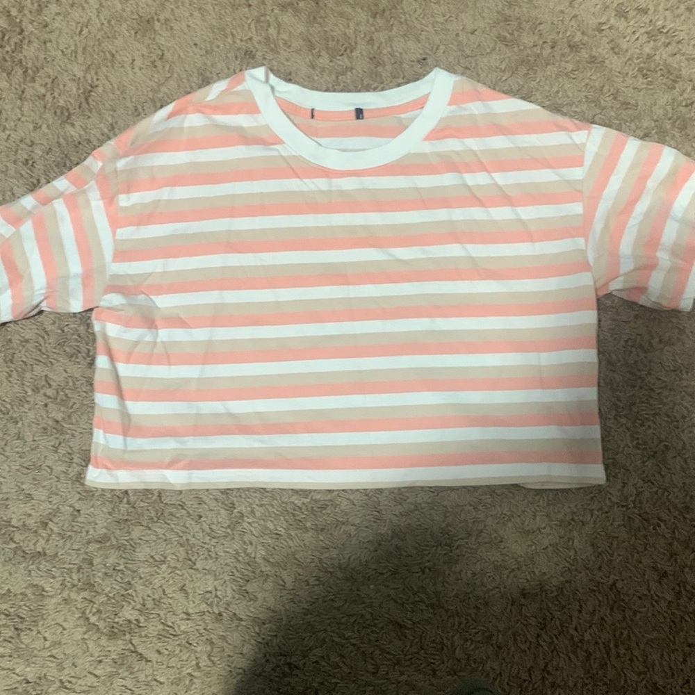 Cropped, stripe tee. Dad shirt style